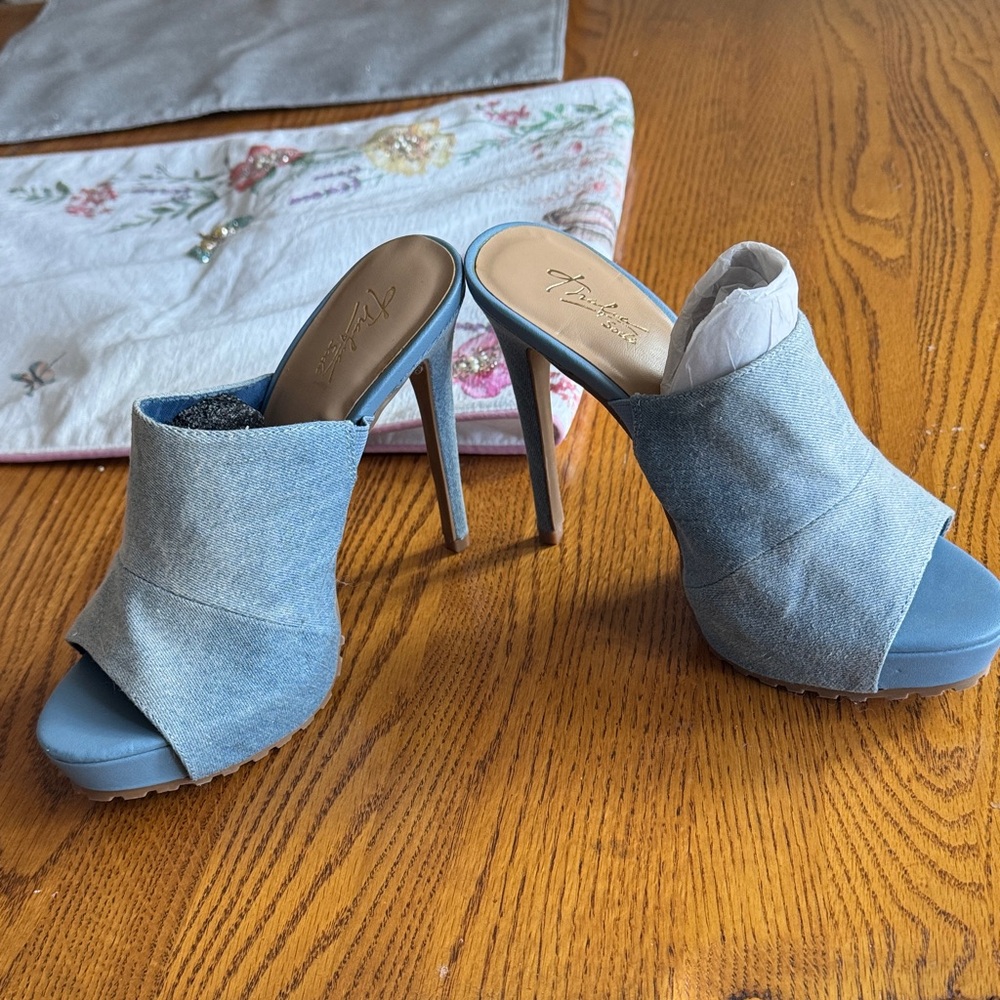 Thalia Sodi Light Blue Denim Open-Toe Stiletto Mules - Like NEW! - Picture 2 of 12